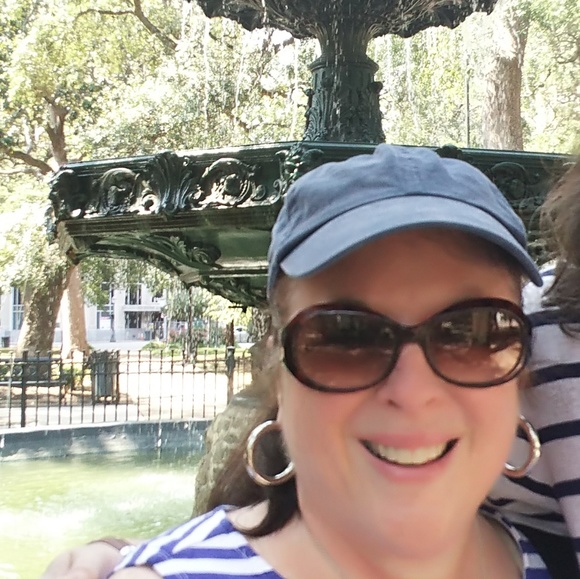 Meet your Posher, Gwen - Picture 1 of 1